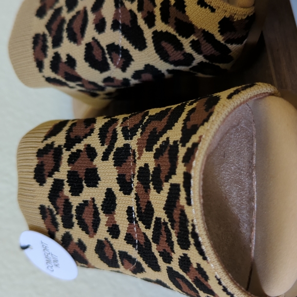 Leopard Block Heels 🐆 - Picture 2 of 3